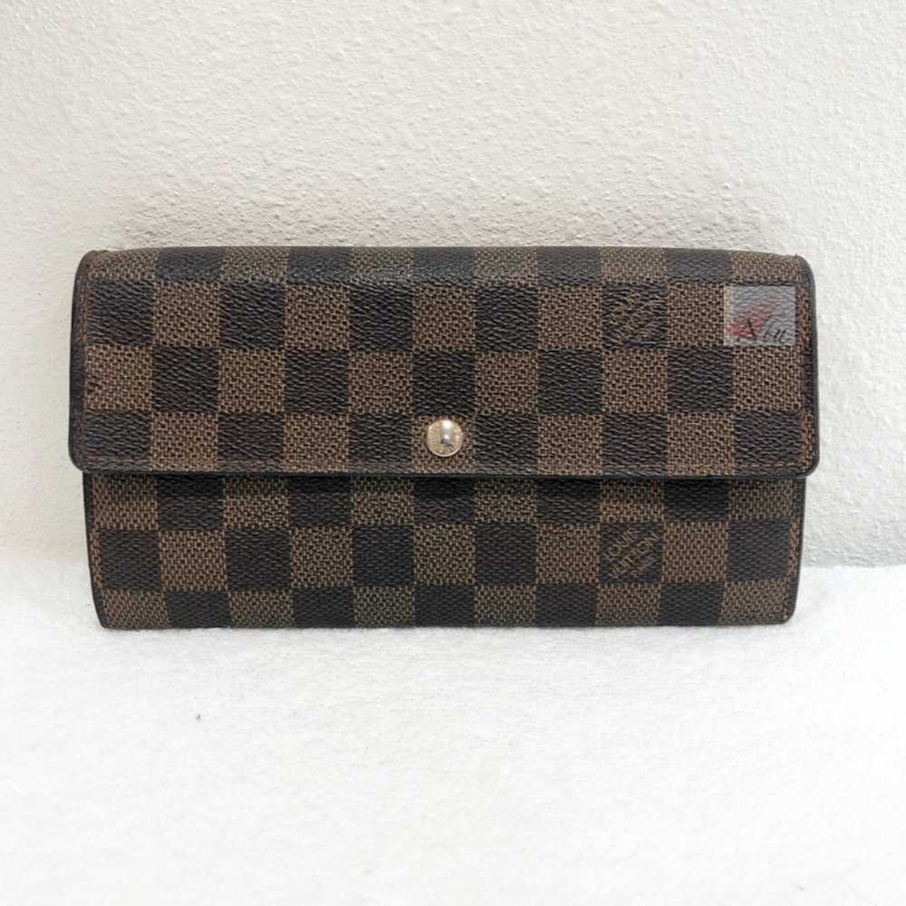 SOLD LOUIS VUITTON Damier Ebene Sarah Wallet
